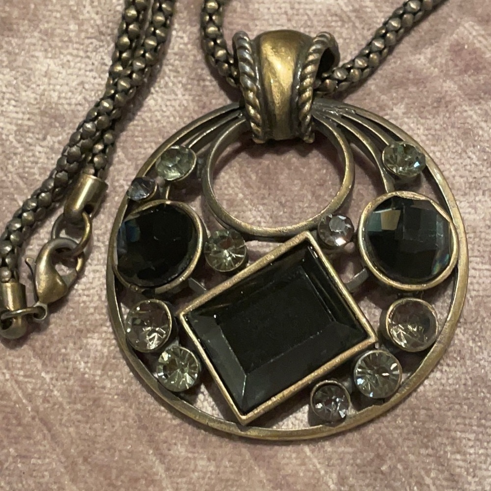 Vintage Medallion Round Pendant Necklace 16”